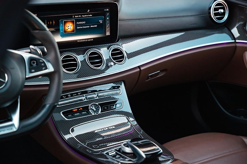 Mercedes-Benz Třídy E (2017) E63S AMG 4Matic+ V8 Biturbo - fotka 27 z 99