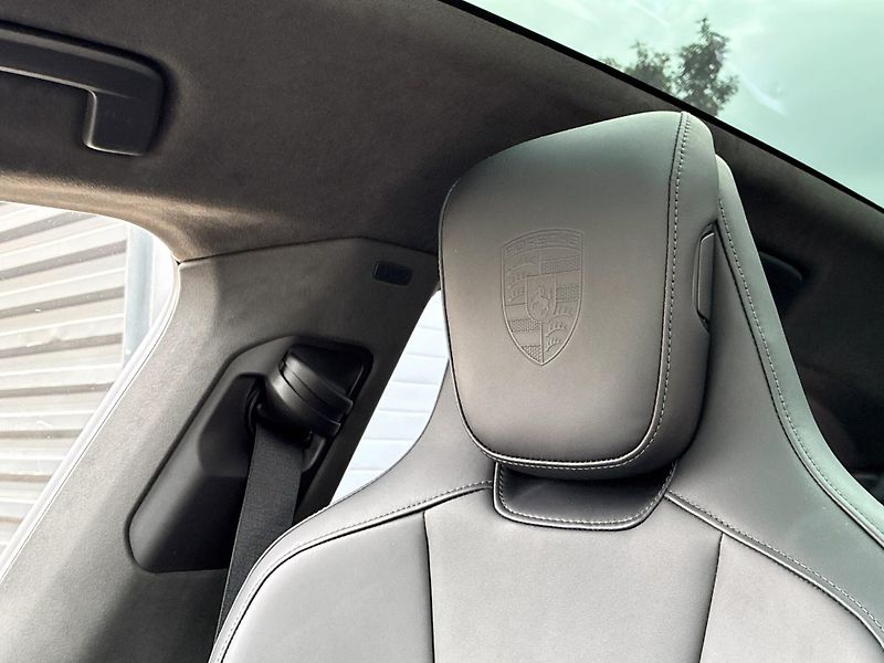 Porsche Taycan GTS Sport Turismo HuD Pano 360 - fotka 16 z 20