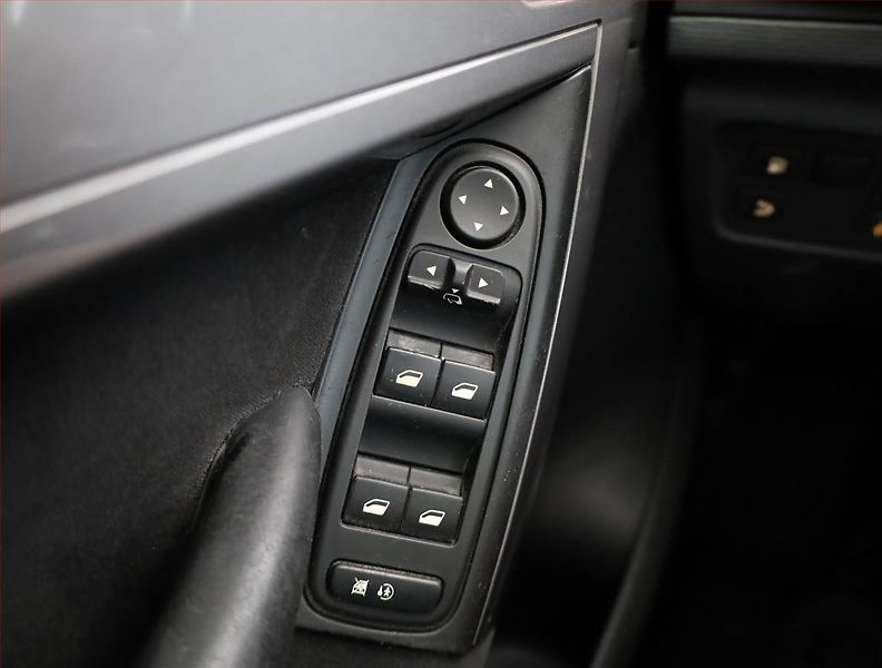 Citroën C4 Picasso (2009) 1.6 HDi, Automat, 7 míst - fotka 11 z 16
