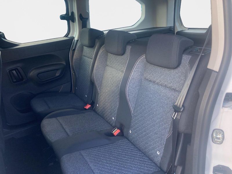 Peugeot Rifter (2025) LONG ALLURE BlueHDi 130 EAT8 - fotka 13 z 15