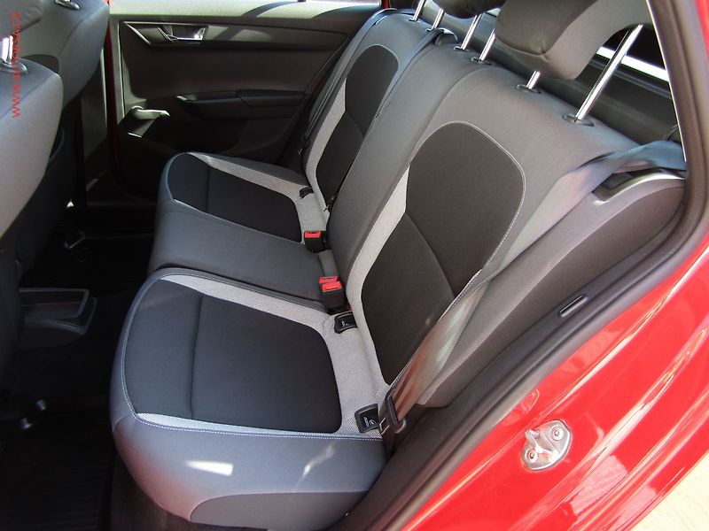 Škoda Fabia (2015) 1.2 TSi, 1.maj,ČR, Ambition - fotka 10 z 15