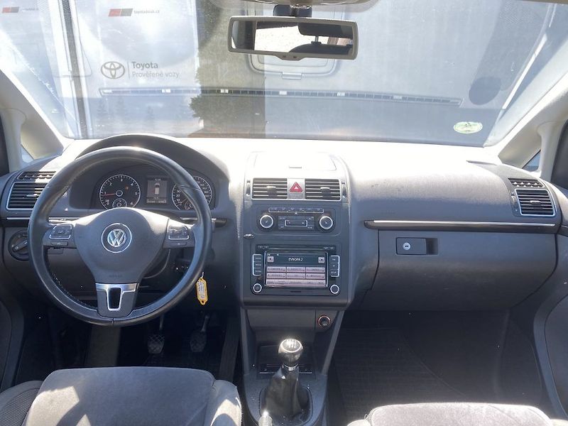 Volkswagen Touran 2.0TDi, Highline, tažné + kola - fotka 9 z 12
