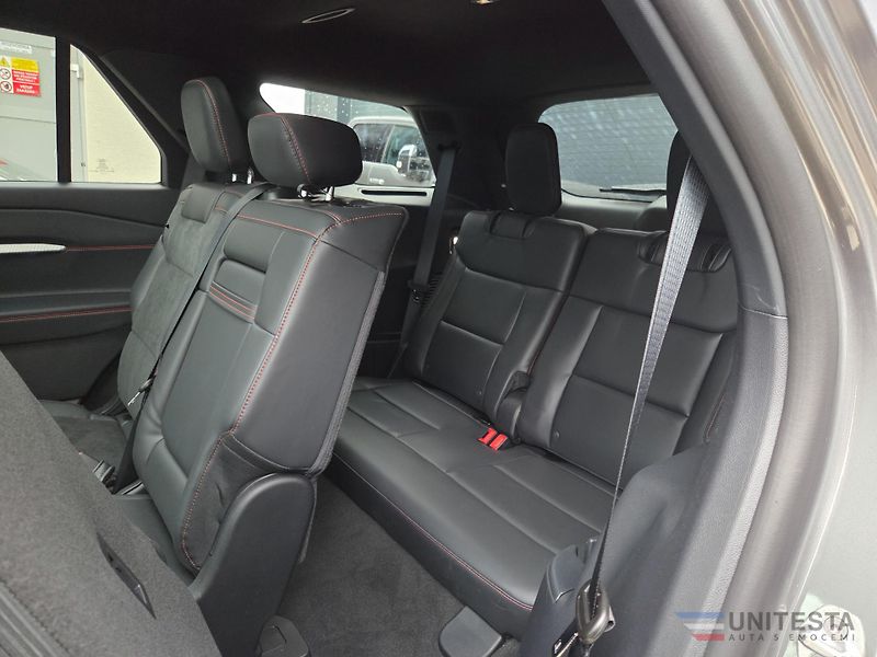 Ford Explorer (2026) 2026 Explorer ST 4x4 - fotka 9 z 15