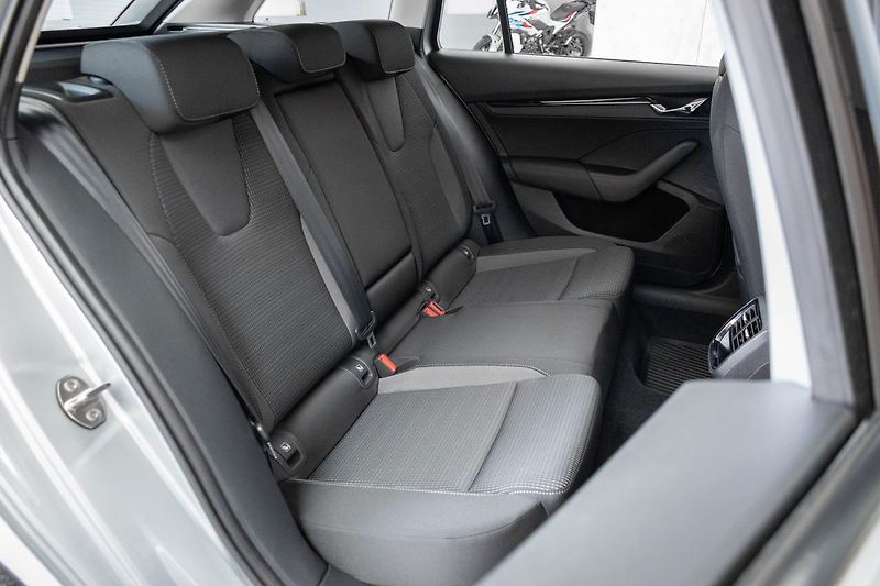 Škoda Octavia 2.0 TDI AMBITION*DPH*ČR 1.MAJ* - fotka 12 z 38