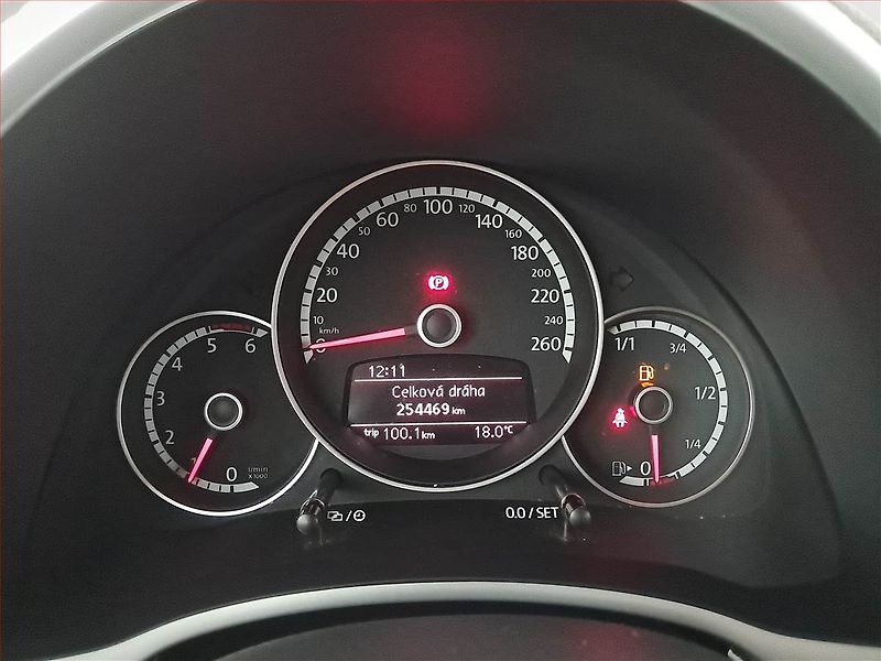 Volkswagen Beetle (2015) 2.0 TDI, Navi, Tempomat - fotka 11 z 19