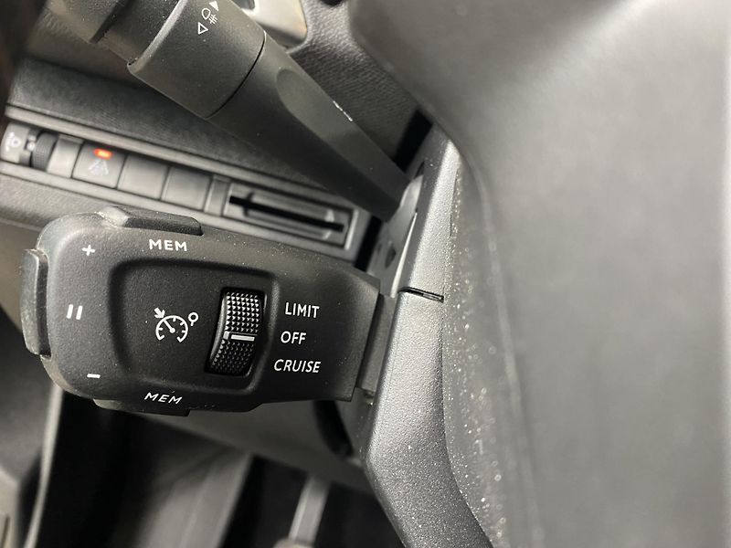 Peugeot 3008 1.5HDi 130 Active Pack, ČR - fotka 16 z 30