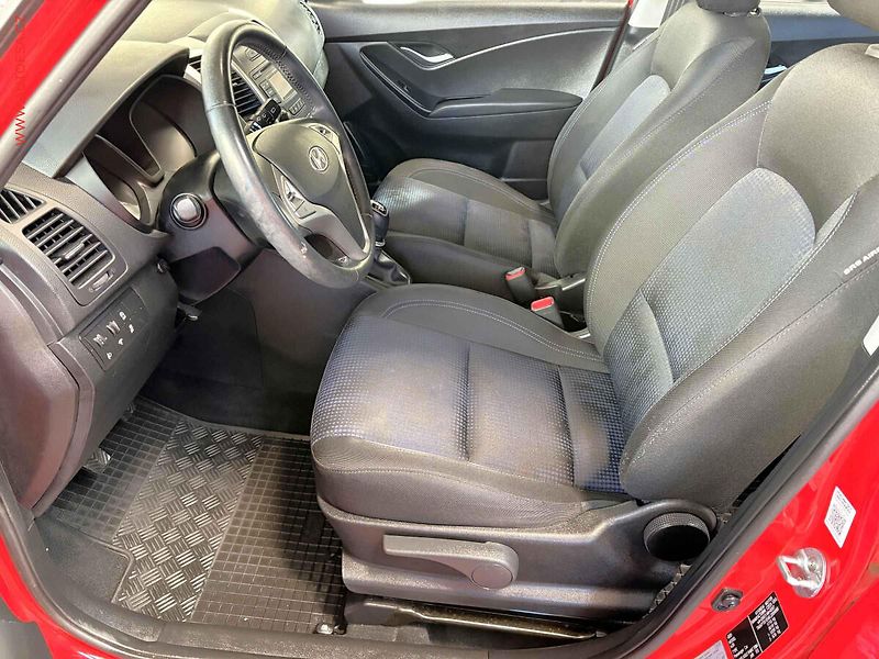 Hyundai ix20 (2019) 1.6 VVTi, Trikolor - fotka 9 z 14