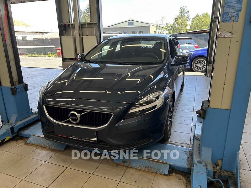 Volvo V40 (2017) 1.5 T3, ČR, AT, LED, autoAC - fotka 2 z 3
