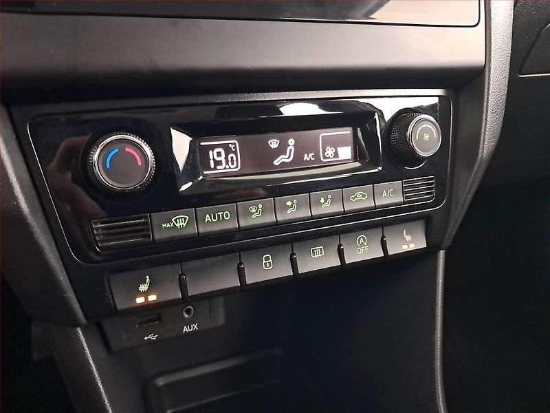 Škoda Rapid (2016) Spaceback 1.2 TSI, ČR,1.maj - fotka 15 z 17
