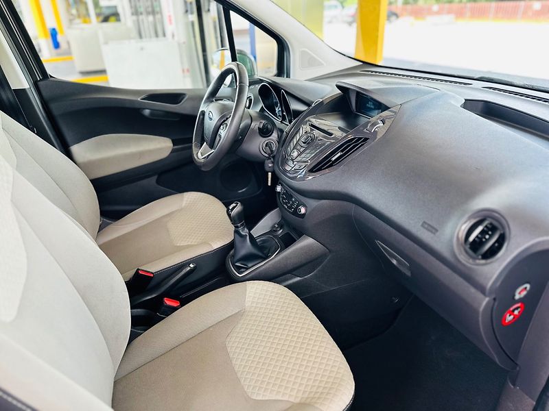 Ford Tourneo Courier (2015) 1.6TDCi GARANCE KM - fotka 6 z 13