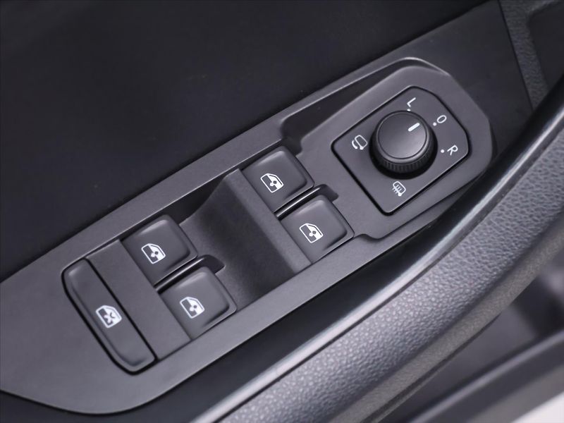 Škoda Karoq 2,0 TDI DSG 4x4 Sportline DPH - fotka 16 z 37