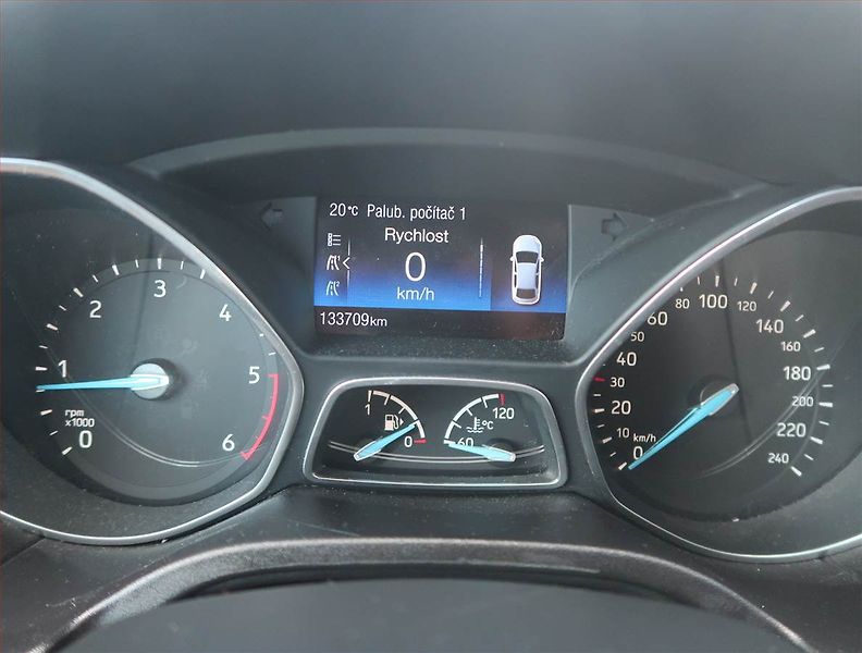 Ford Focus (2016) 1.5 TDCi, Tempomat - fotka 11 z 14