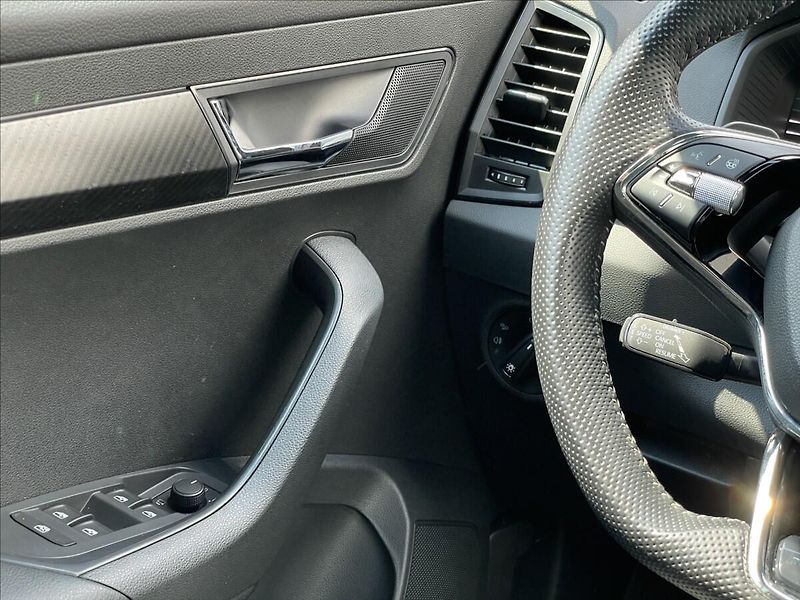 Škoda Karoq 1,5 TSI Sportline Plus DSG - fotka 15 z 24