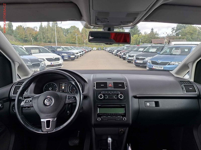 Volkswagen Touran (2010) 1.6 TDi, Comfortline, DSG - fotka 8 z 16
