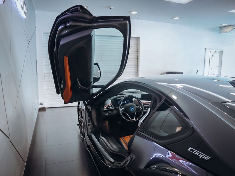 BMW i8 Ultimate Sophisto Edition Kupé - fotka 8 z 35