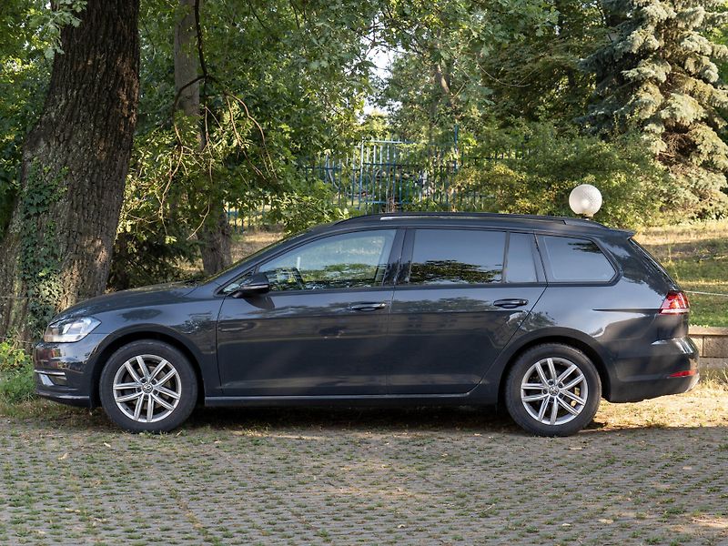 Volkswagen Golf 1.5 TSI DSG CarPlay ACC Senzor - fotka 4 z 29