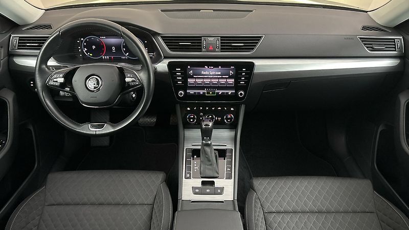 Škoda Superb 2.0 TDI DSG Ambition Combi - fotka 8 z 26