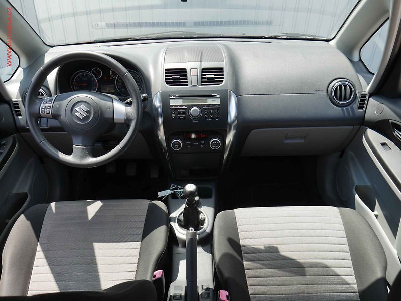 Suzuki SX4 (2010) 1.6 VVT 4x4, ČR, GLX, +kola - fotka 8 z 18