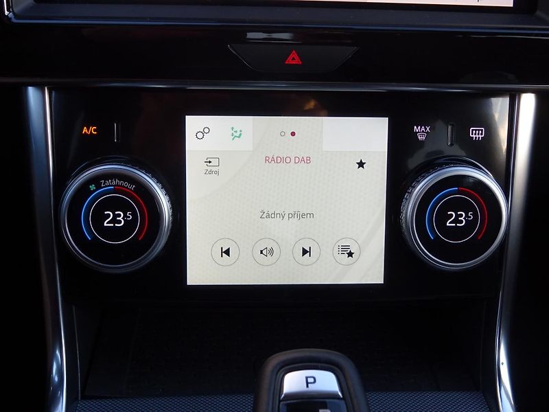 Jaguar XE D180 R - Dynamic SE - fotka 41 z 47