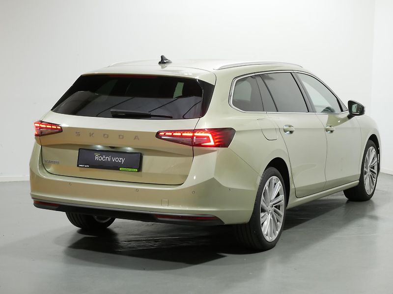 Škoda Superb - fotka 2 z 25