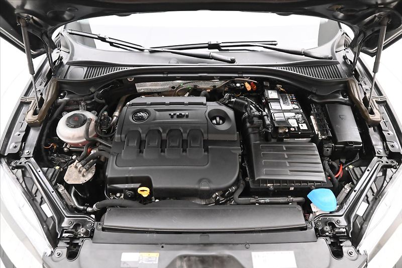 Škoda Superb 2,0 TDI 110 kW 4x4 Style Panor - fotka 9 z 32