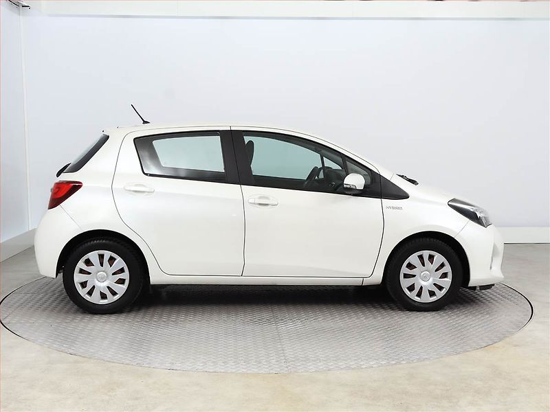Toyota Yaris (2015) 1.5 Hybrid, Automat, Navi - fotka 6 z 17