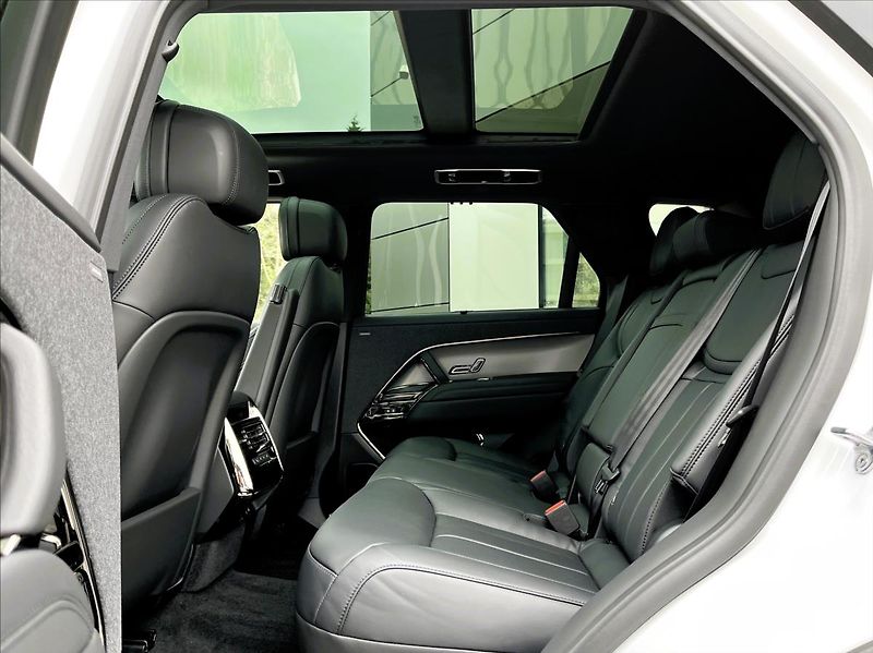 Land Rover Range Rover Sport (2026) 3,0 P460e DYNAMIC SE PHEV - fotka 33 z 37