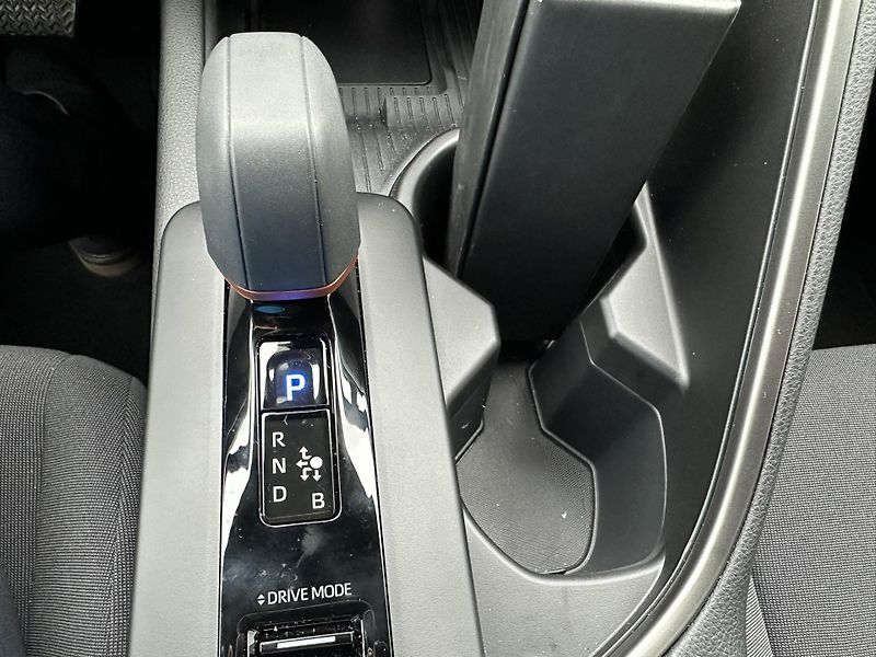 Toyota C-HR (2025) 1.8L HEV STYLE - fotka 15 z 35
