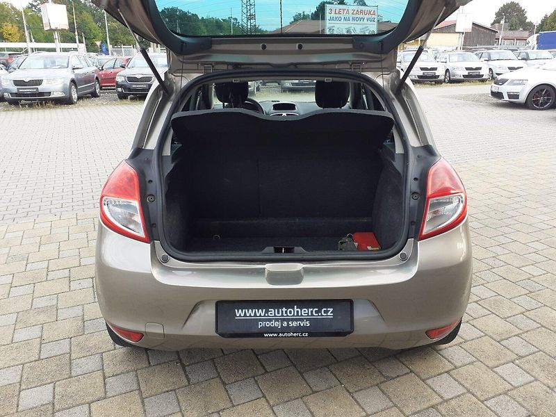 Renault Clio (2009) 1.5 DCi KLIMA - fotka 17 z 20