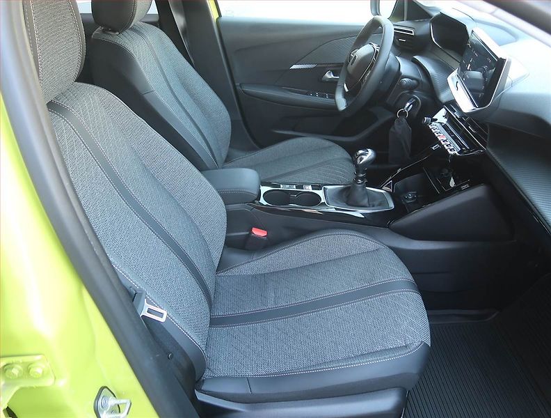 Peugeot 208 (2024) Allure 1.2 PureTech - fotka 9 z 18