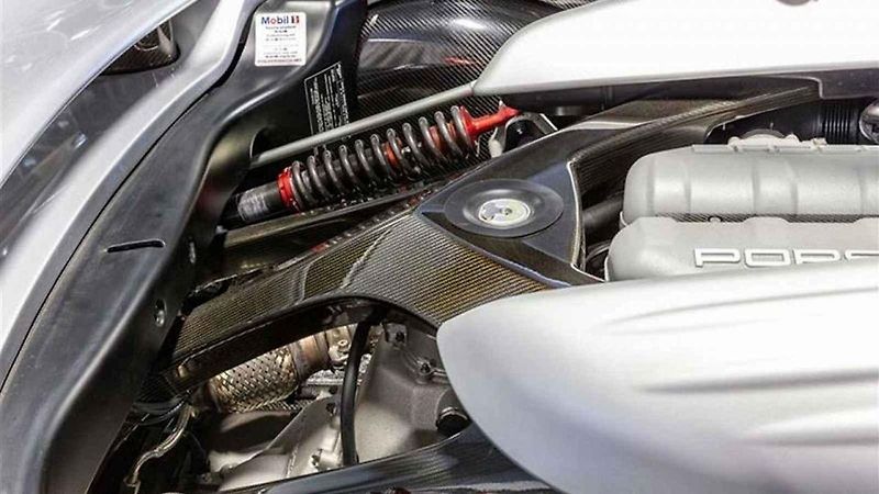 Porsche Carrera GT jako nové