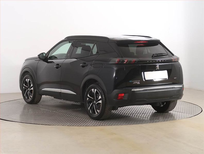Peugeot 2008 (2022) GT 50 kWh, SoH 100% - fotka 4 z 22