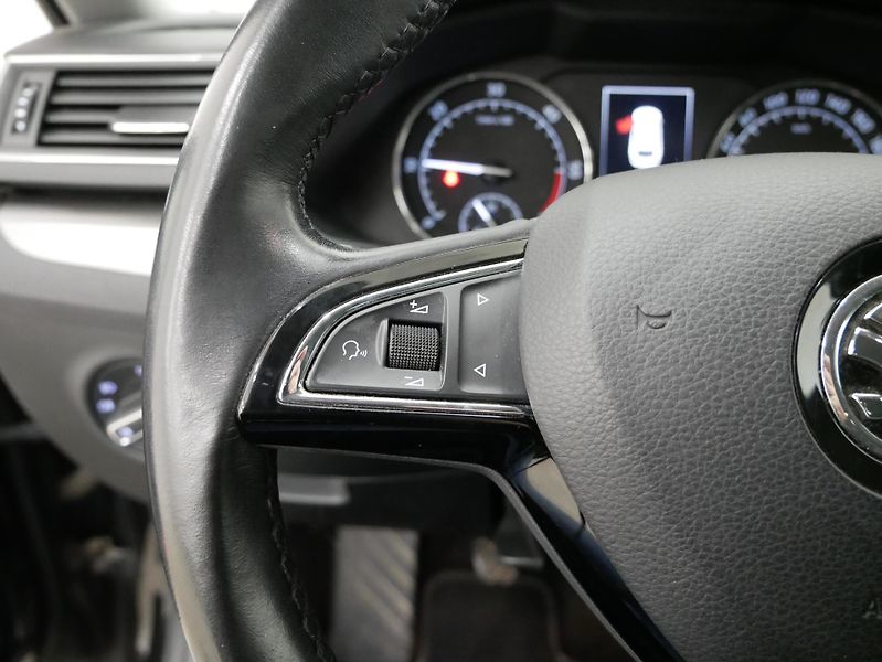 Škoda Superb - fotka 14 z 24