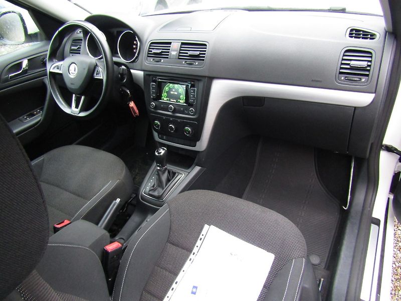 Škoda Yeti (2014) 1.6 TDI 77kW DSG BEZ KOROZE - fotka 14 z 39