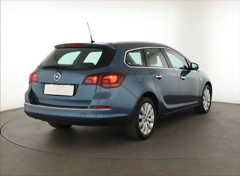 Opel Astra (2013) 1.4 T, Tempomat, Park. senzory - fotka 5 z 13