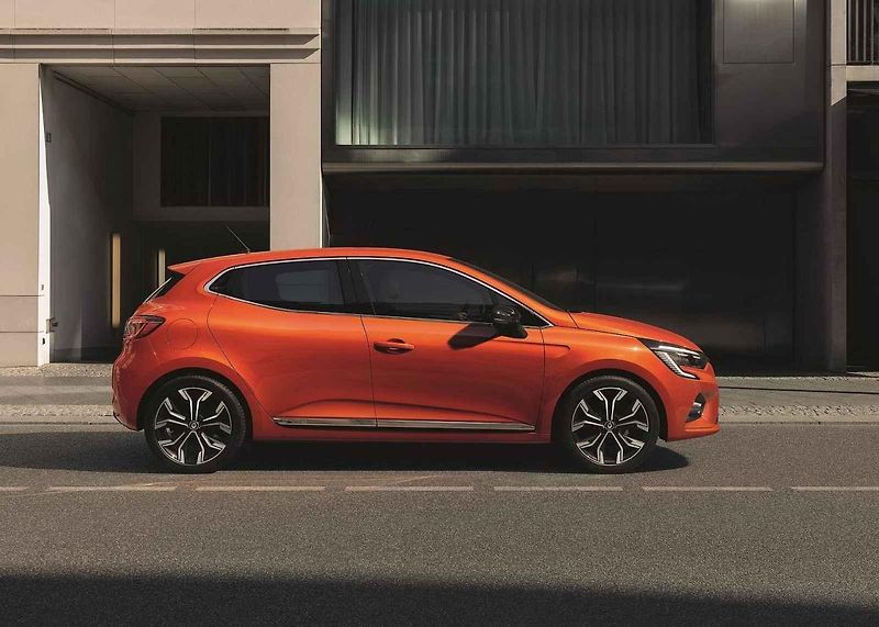 Do Ženevy se chystají elektromobily i sporťáky
