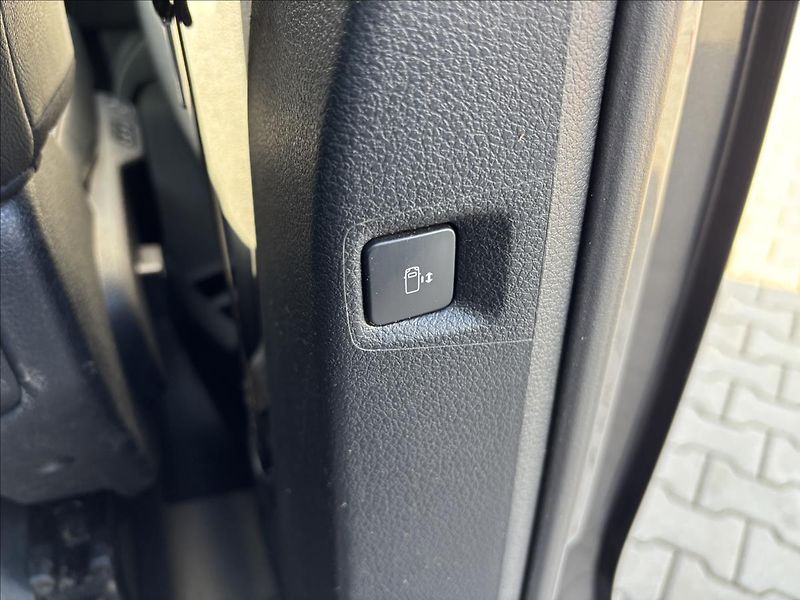 Citroën SpaceTourer 2,0 BlueHDi S&S Shine  L1 - fotka 17 z 43