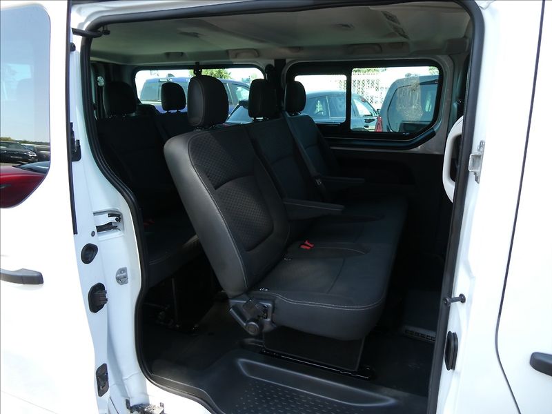 Opel Vivaro 1,6 BiCDTi 107kW Long,8.MÍST,n - fotka 19 z 41