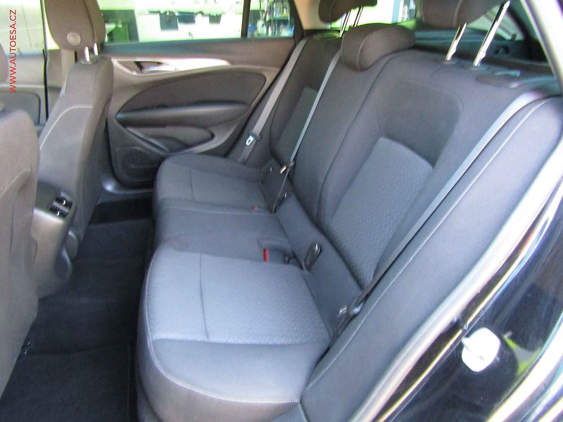 Opel Insignia (2019) 1.6 CDTi, servis.kniha, AT - fotka 10 z 21