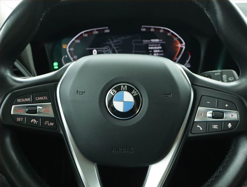 BMW Řada 3 (2022) Advantage 320 d, Automat - fotka 17 z 22