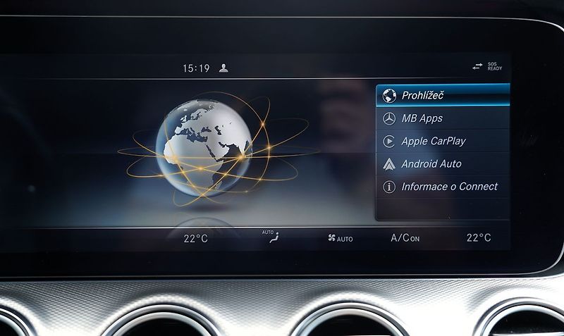 Mercedes-Benz Třídy E E 220d AMG/LED/AT9/kůže - fotka 39 z 46