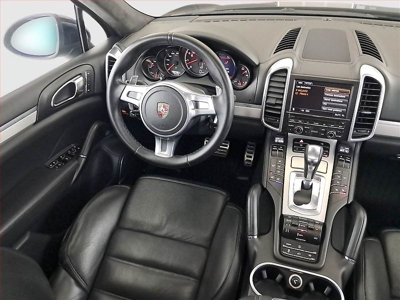Porsche Cayenne (2010) Turbo - fotka 7 z 23