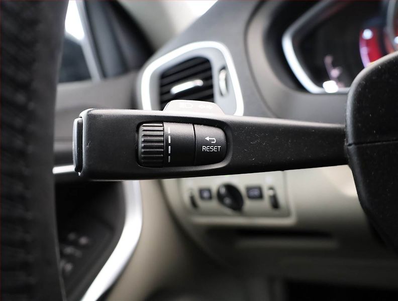 Volvo V40 (2013) 2.0 D3, Navi, Tempomat - fotka 16 z 17