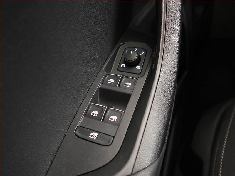 Škoda Karoq (2019) Style 1.6 TDI, Serv.kniha - fotka 16 z 19