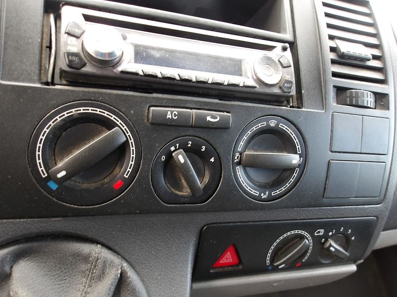 Volkswagen Transporter 2,5TDi Nový motor ! LONG !!! Č - fotka 21 z 33