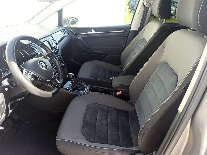 Volkswagen Golf Sportsvan 1,6 TDi DSG Navigace Tempomat - fotka 13 z 35