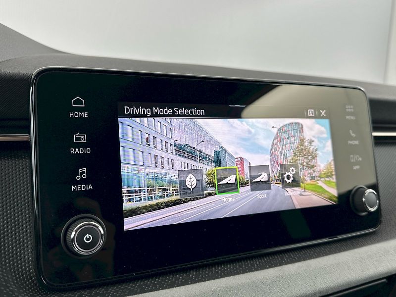 Škoda Scala (2025) 1.0TSI 85kW Top Selection - fotka 12 z 31