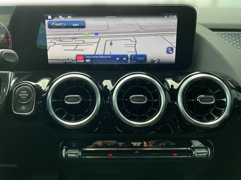 Mercedes-Benz GLA 180 d Progressive Advanced - fotka 14 z 27