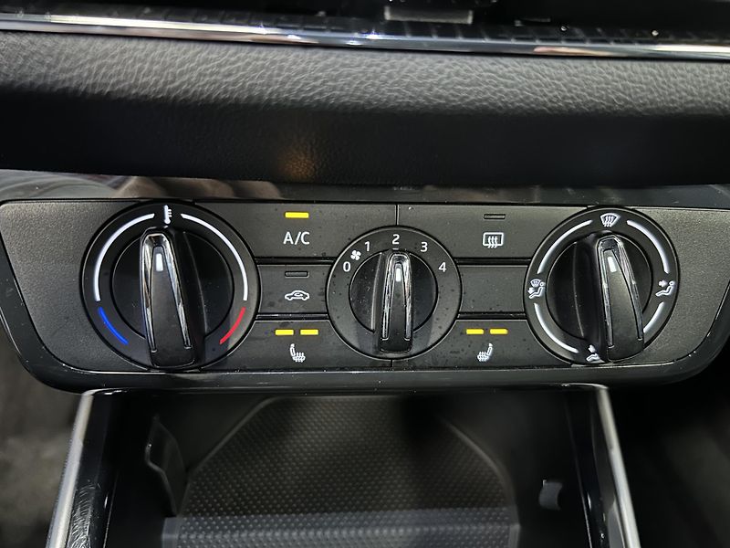 Škoda Fabia (2022) 1.0TSi DSG Style LED SmartLink - fotka 9 z 28