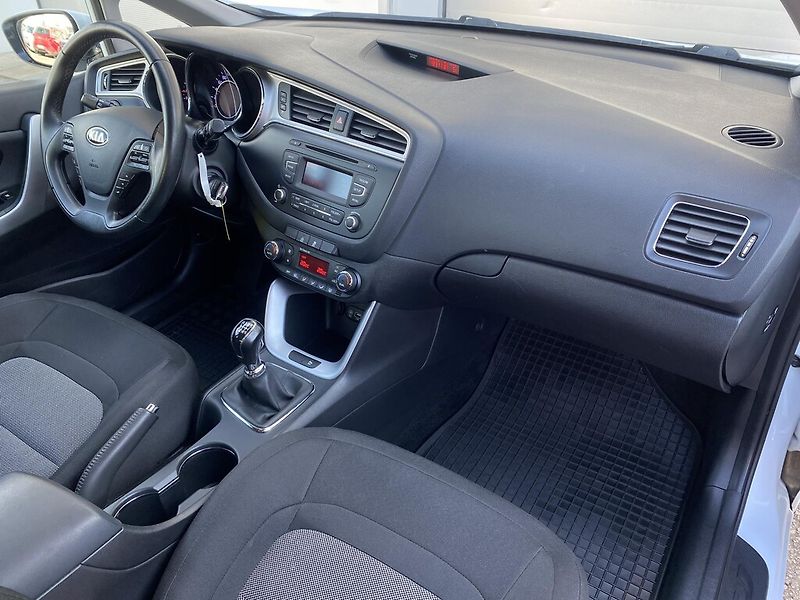 Kia Ceed 1,6 CRDi 100 kW - fotka 23 z 25